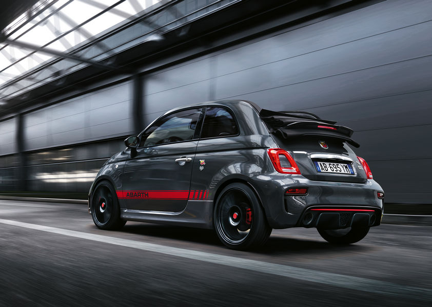 Abarth-695-XSR-Yamaha-Limited Edition-Ginevra-2017-1