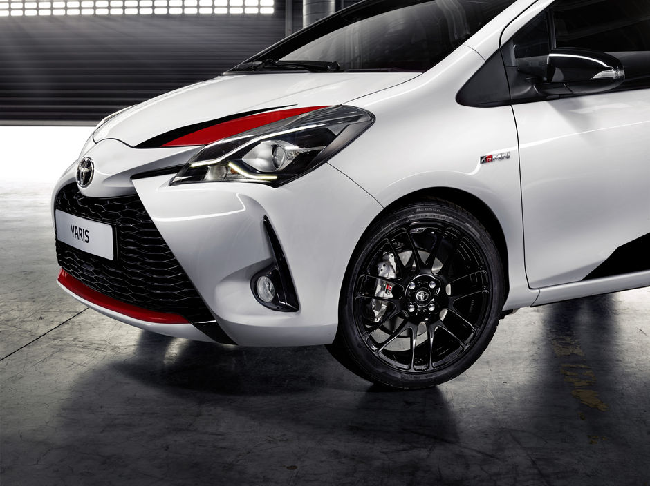 Nuova-Toyota-Yaris-GRMN-2017-3
