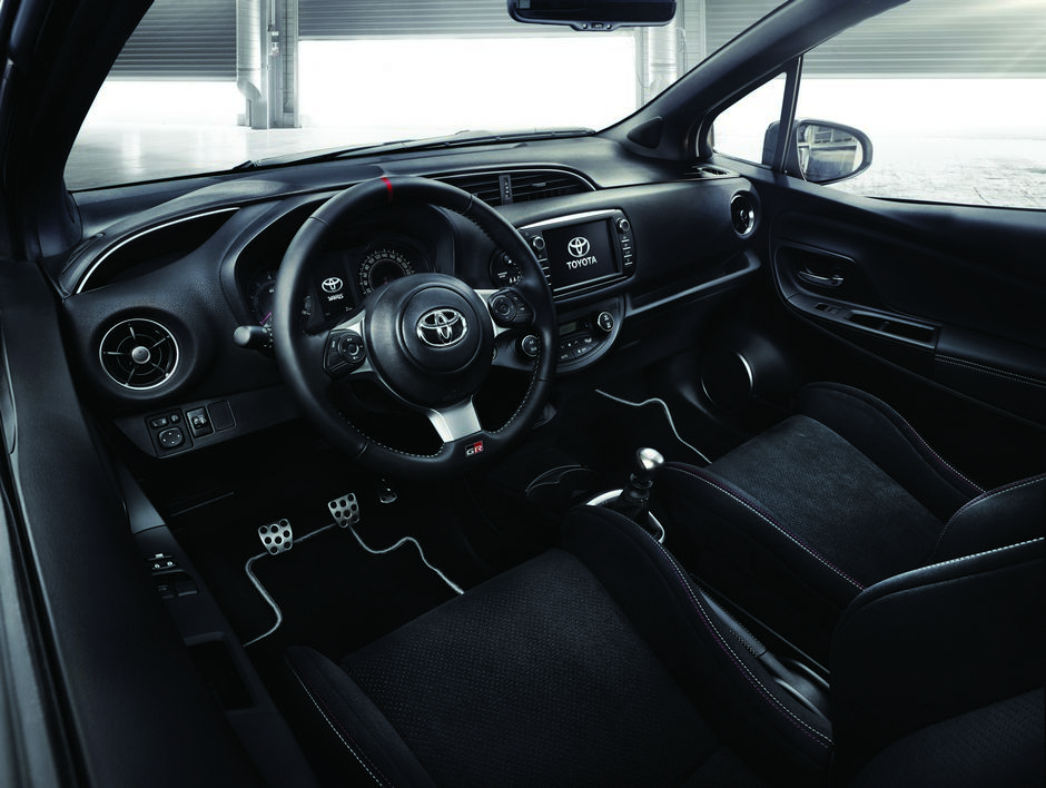 Nuova-Toyota-Yaris-GRMN-2017-6
