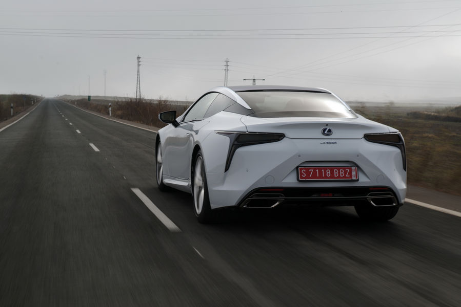lexus-lc-hybrid-2017-3