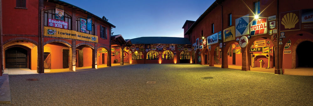 museo-fisogni-pompe-benzina-storiche-cortile