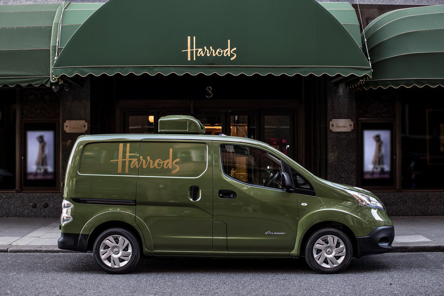 All-electric Nissan e-NV200 revolutionises iconic Harrods delivery fleet