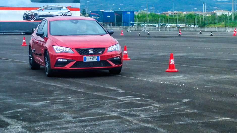 Dovizioso_Seat_Leon_Cupra_300_Test