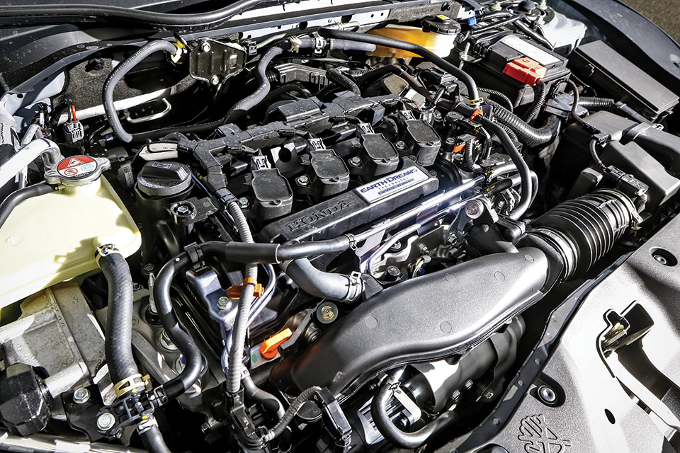 Honda_Civic_Sport_2017_Motore