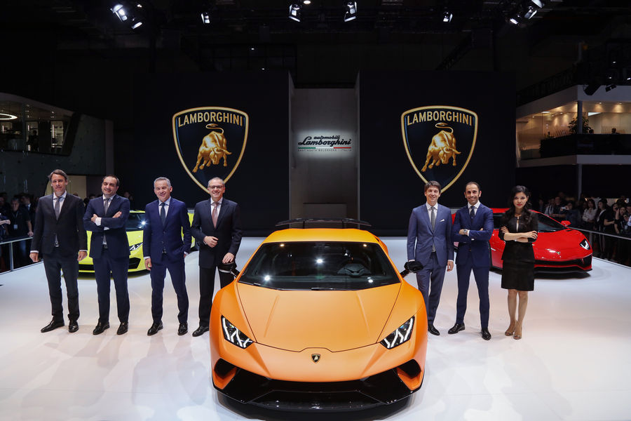 Lamborghini-Huracán-Performante-Shanghai-2017-2