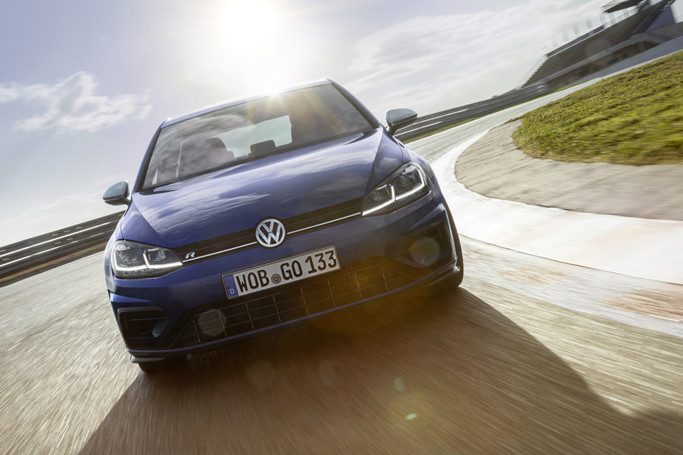 Volkswagen_Golf_R_2017_prime_immagini_19