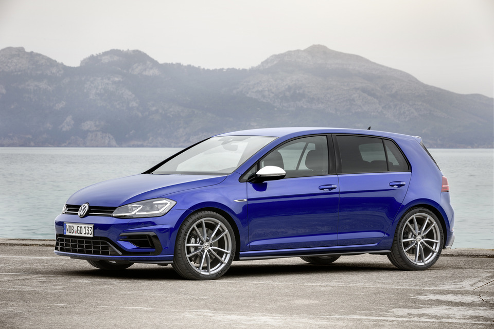 Volkswagen_Golf_R_2017_prime_immagini_24