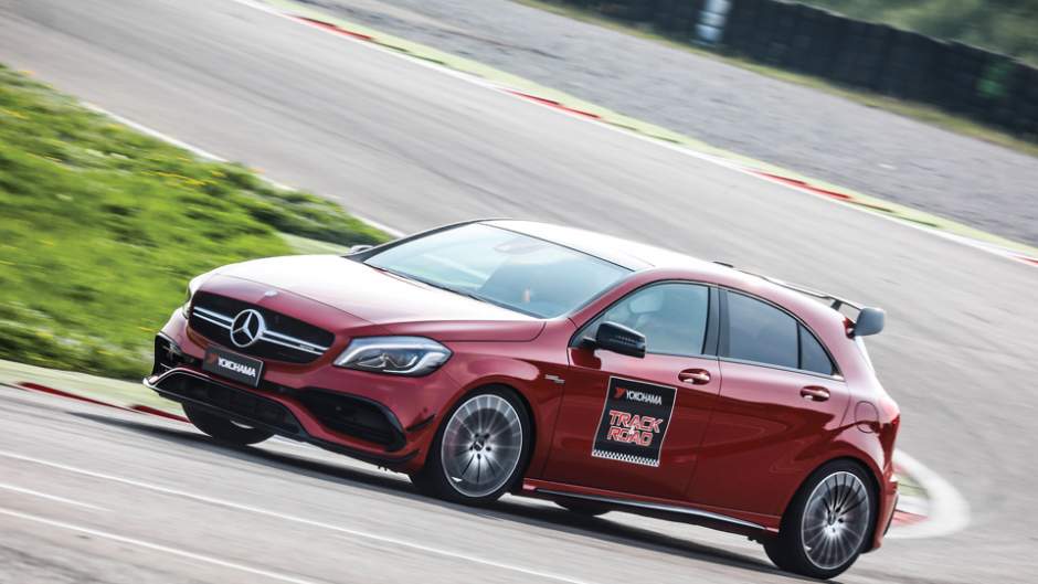 Yokohama-ADVAN-Fleva-V701-AMG-A45