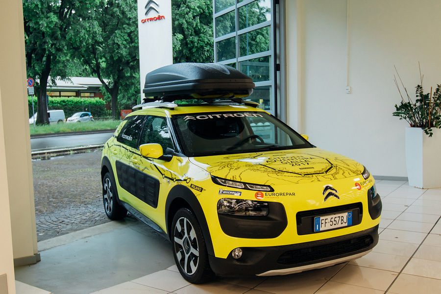 citroen-c4-cactus-avventura-gialla-2