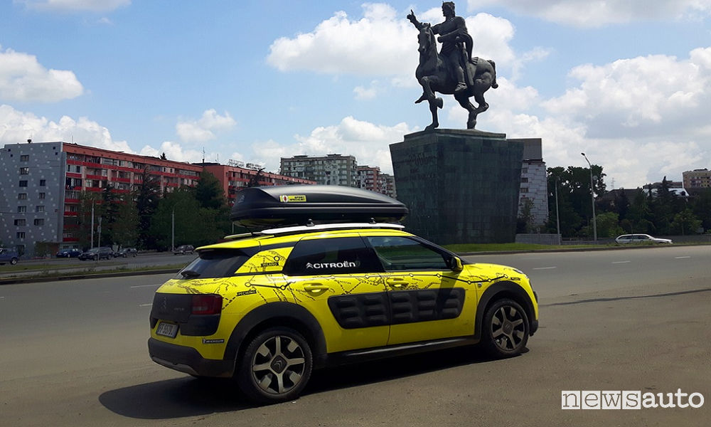 citroen-c4-cactus-avventura-gialla-tiblisi