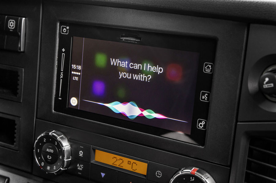 mercedes-benz-truck-apple-carplay-3