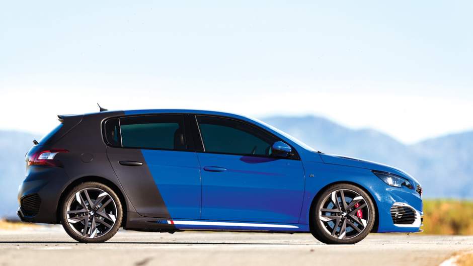 Peugeot_308R_Hybrid_esterno_02