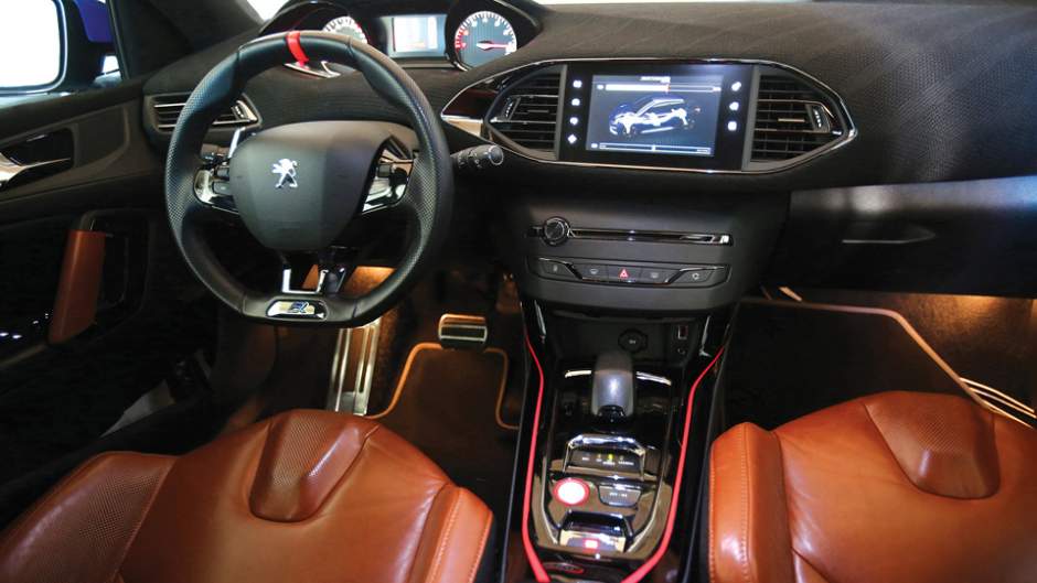 Peugeot_308R_Hybrid_interni