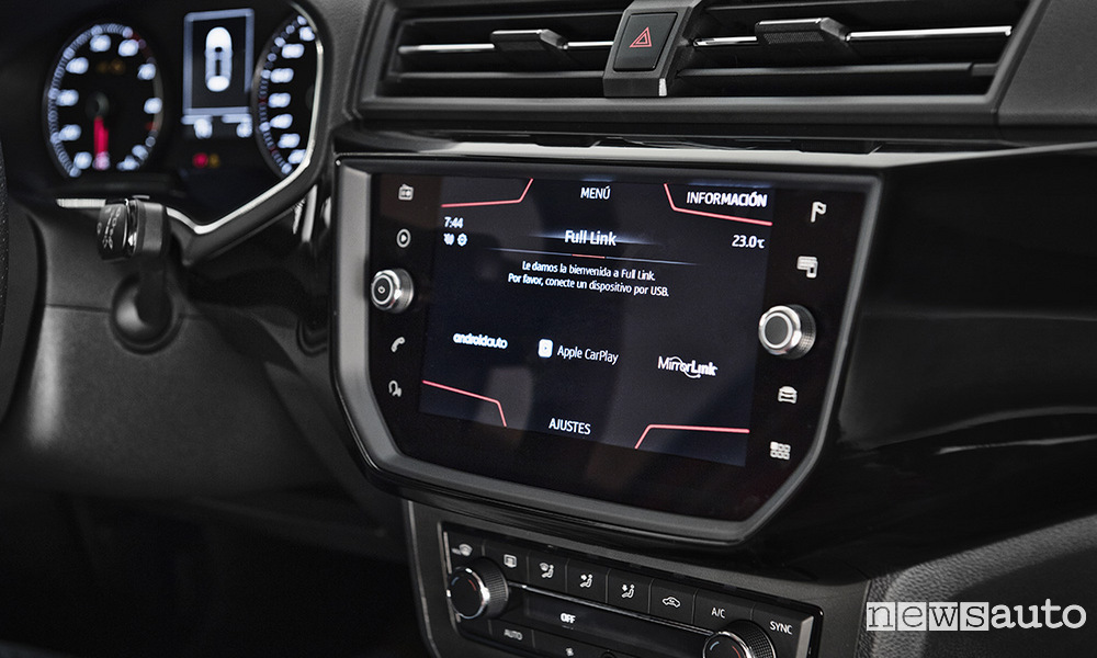 Seat_Ibiza_2017_FR_Display_11