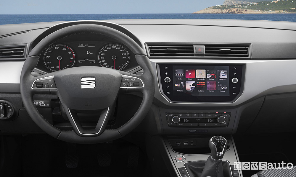 Seat_Ibiza_2017_interni_volante_15