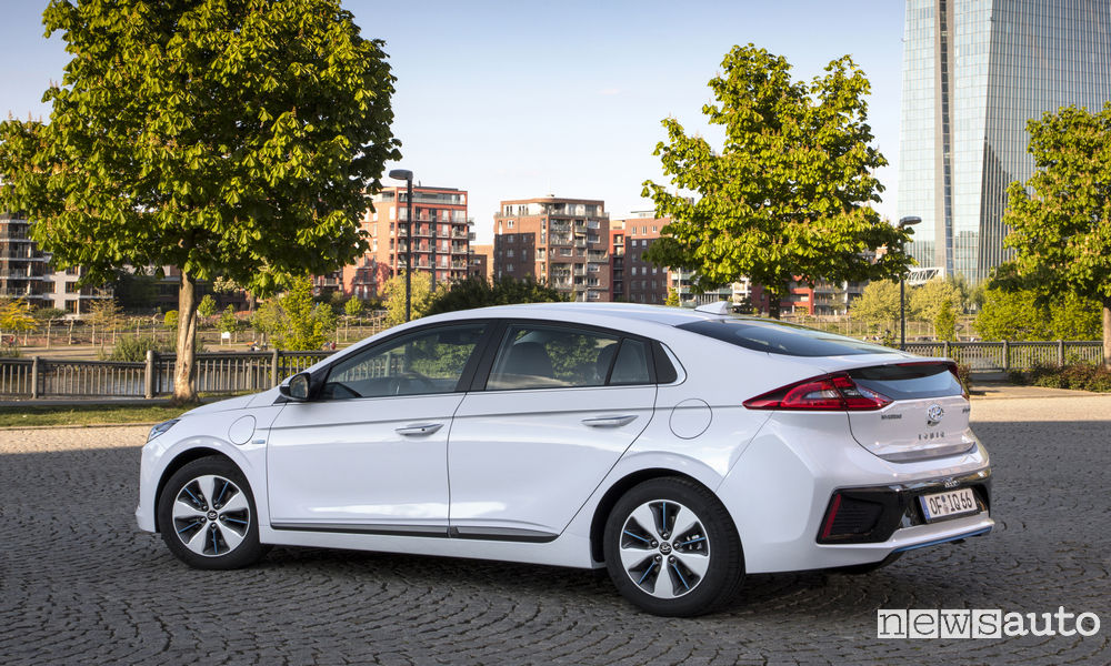 hyundai-ioniq-plug-in-hybrid-4