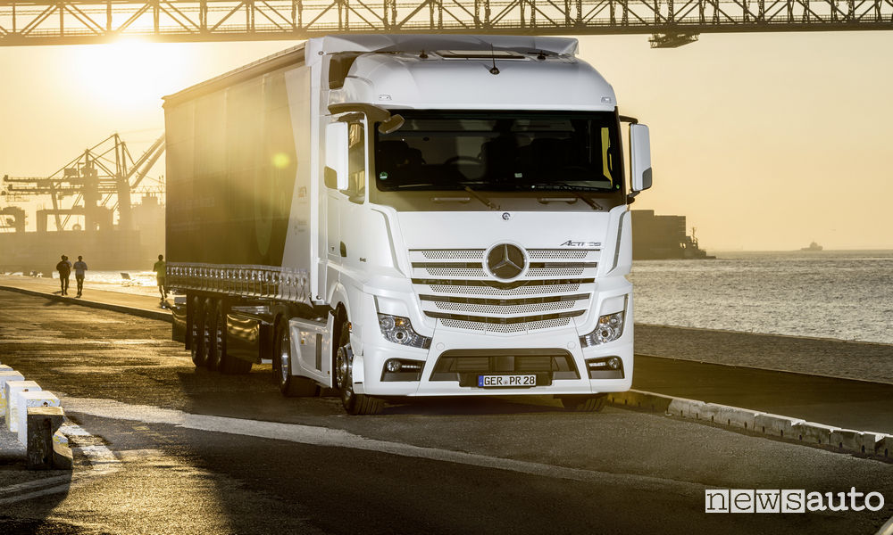 Fahrvergleich Mercedes-Benz Actros 1845