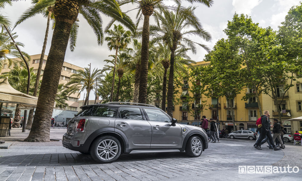 mini-cooper-s-e-countryman-all4-4