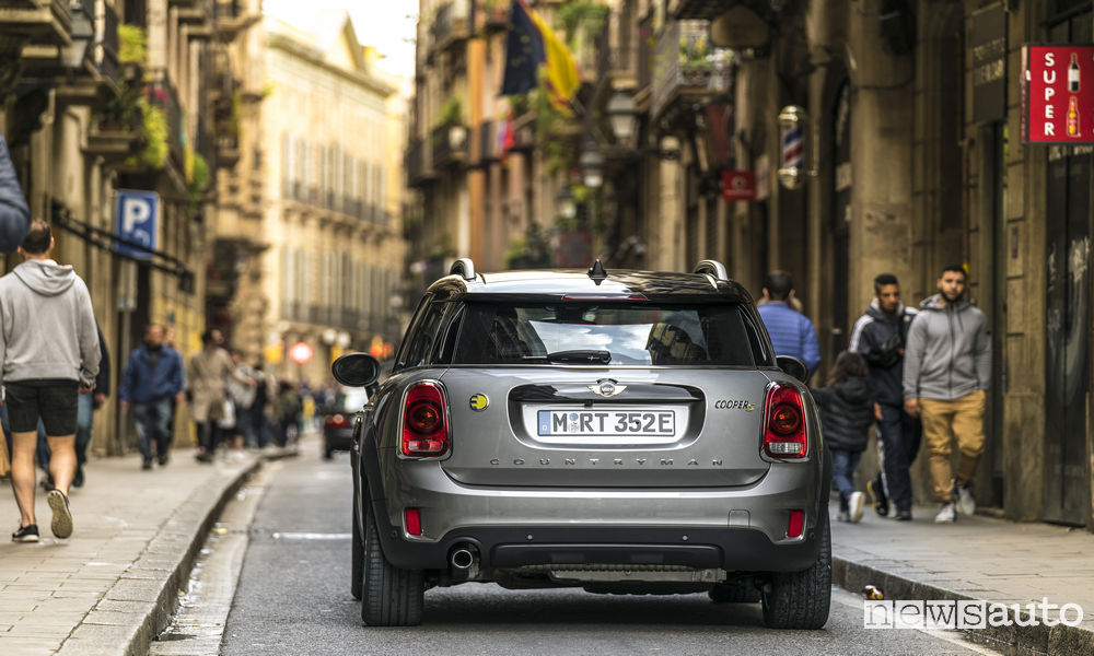 mini-cooper-s-e-countryman-all4-5