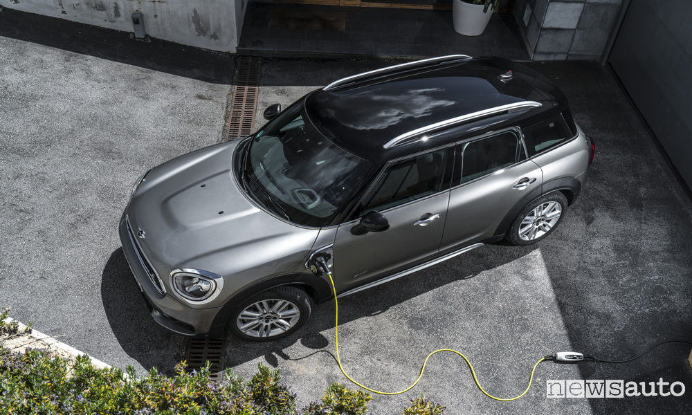 mini-cooper-s-e-countryman-all4-9
