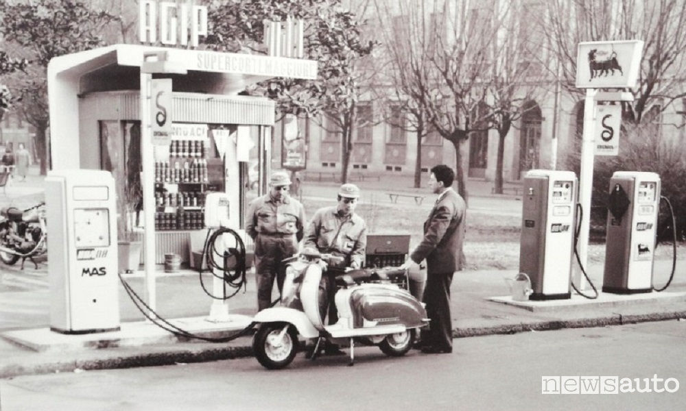 rifornimento - foto d'epoca