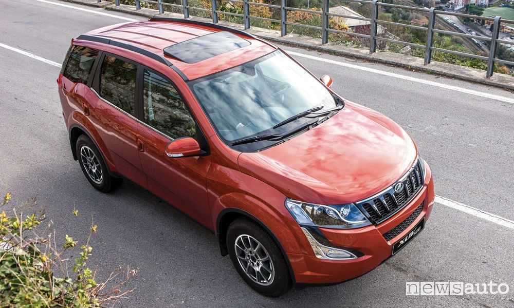 Mahindra-XUV500-W10-3