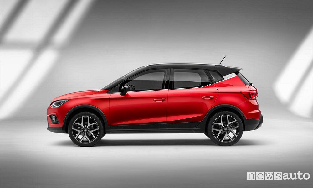 Nuova Seat Arona FR foto laterale