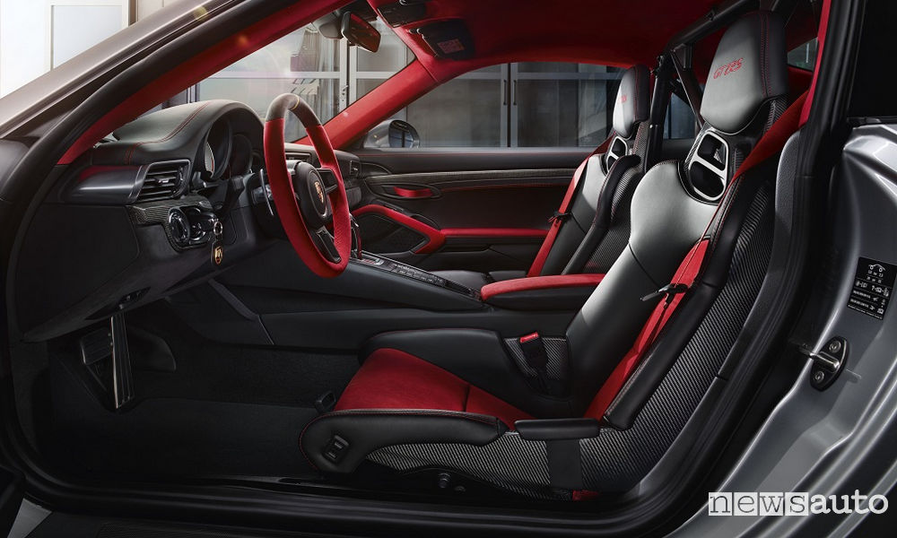 Porsche 911 GT2 RS 