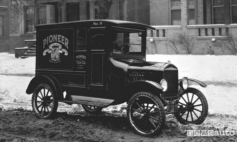 Ford Model T, la prima auto rivoluzionaria protagonista di uno storico successo globale.