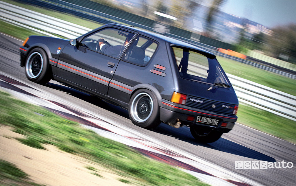 Peugeot 205 GTi Gutmann in pista