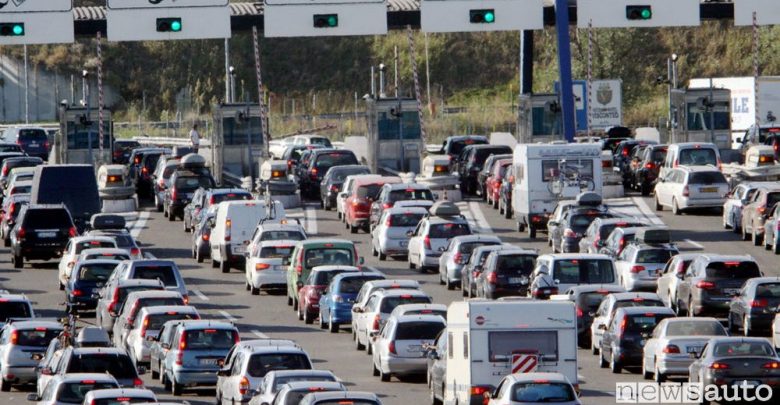 Previsioni traffico, date luglio con bollino rosso in autostrada