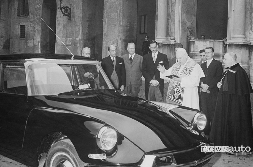 Citroen DS Prestige con il Papa