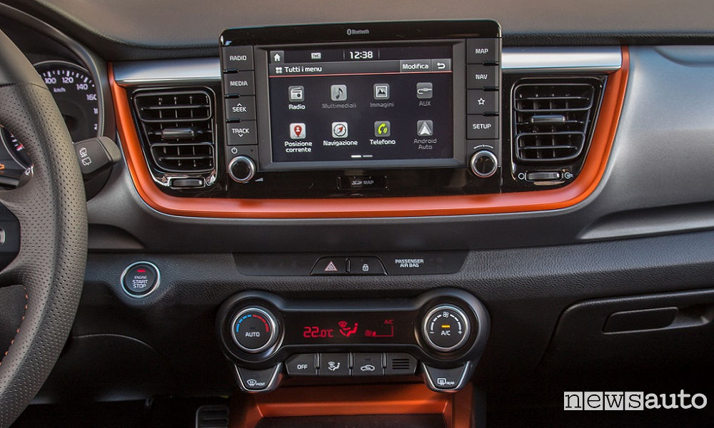 Kia-Stonic-prova-touchscreen