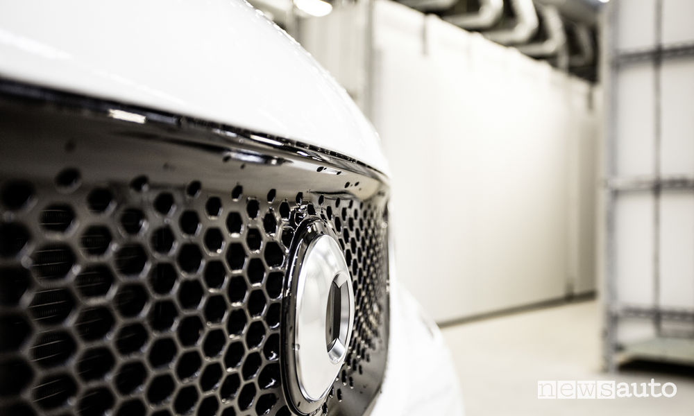 magazzino ricambi per auto elettriche