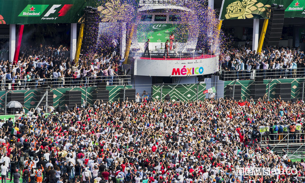 Il podio ed pubblico nel F1 Messico 2017 dove Hamilton è Campione del Mondo di Formula 1!