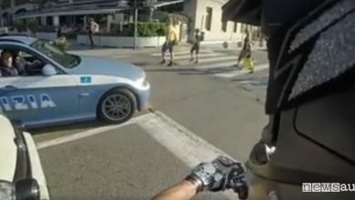Motociclista scappa dalla Polizia e pubblica il video