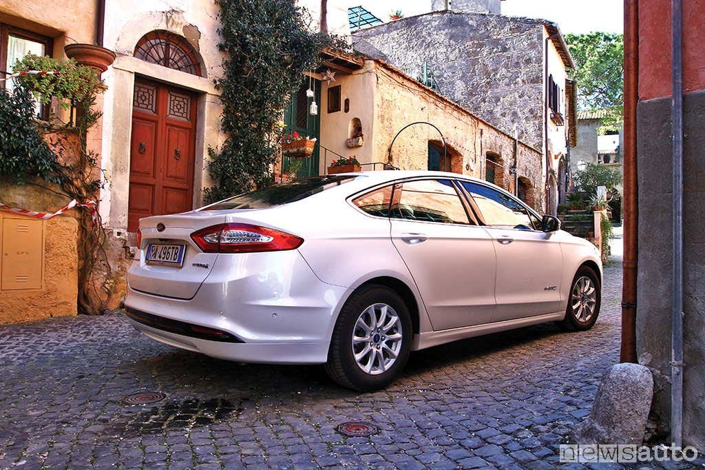 Ford Mondeo Hybrid carrozzeria come è fatta fuori