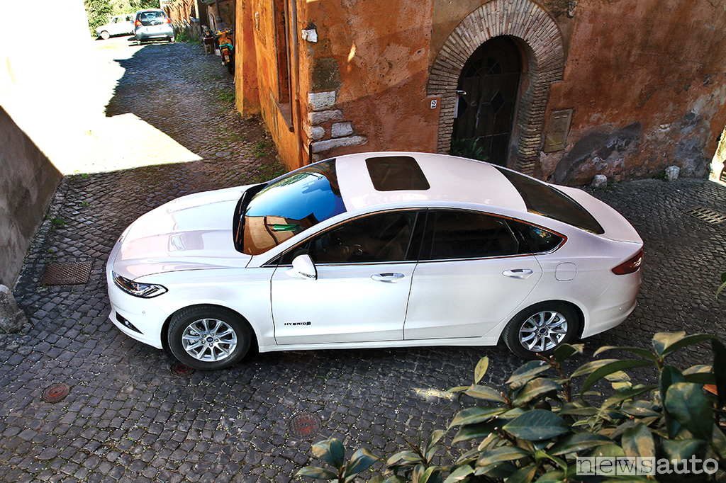 Ford Mondeo Hybrid prova su strada