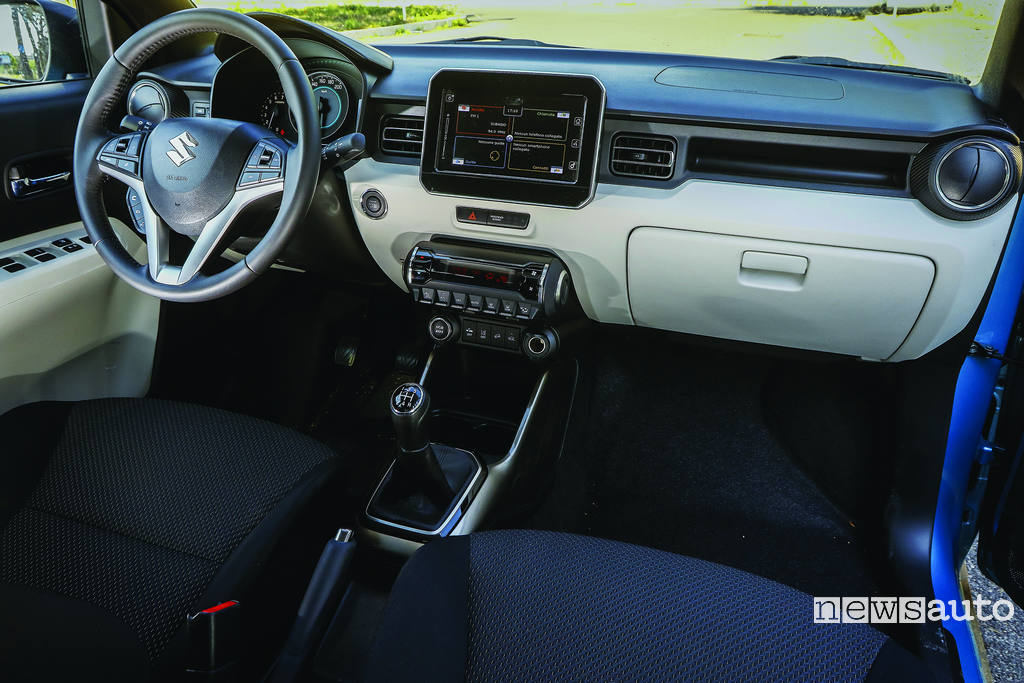 Suzuki Ignis caratteristiche interni