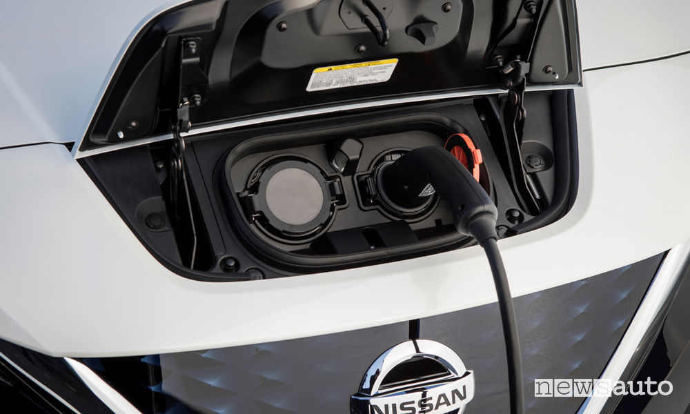 Presa di ricarica auto elettrica Nissan Leaf AC e DC