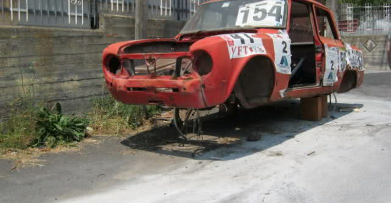 foto auto sportive abbandonate