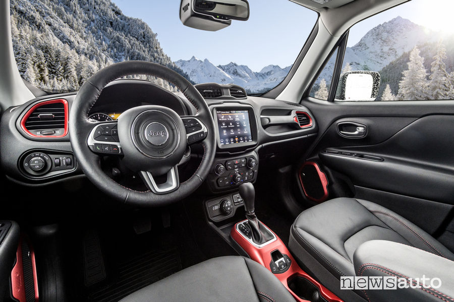 10 SUV più venduti in Italia nel 2018 Jeep Renegade interni