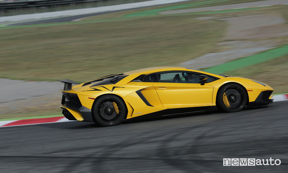 Lamborghini Aventador LP 750-4 SV