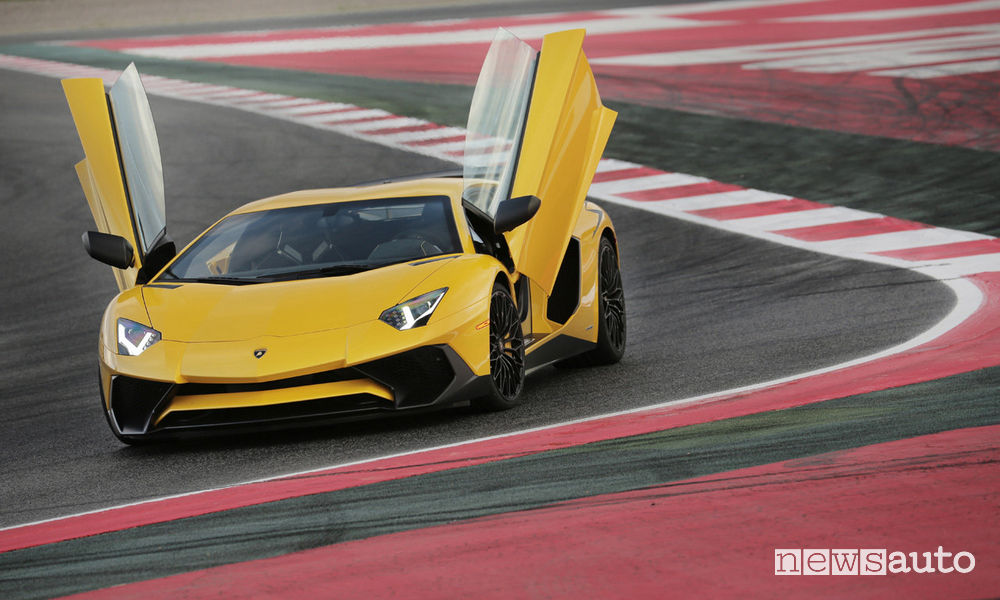 Lamborghini Aventador LP 750-4 SV