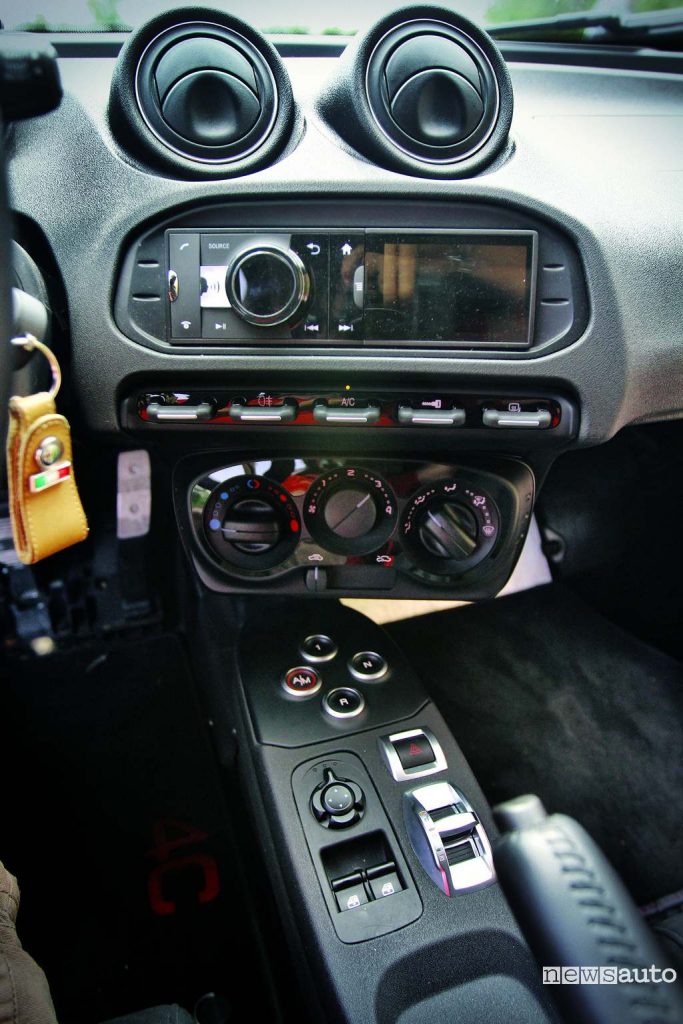 Consolle centrale Alfa_Romeo_4C