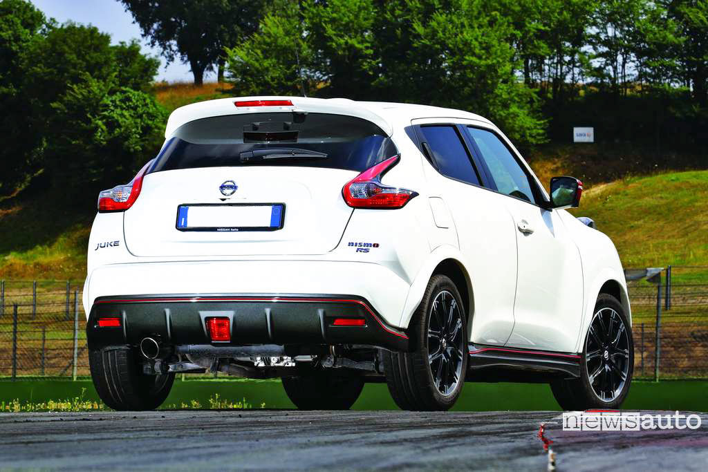 Nissan Juke Nismo RS vista posteriore