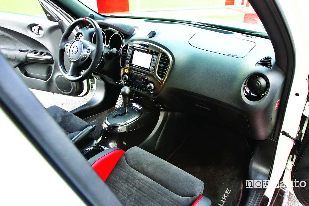 Nissan Juke Nismo RS interni