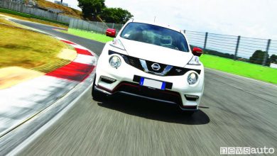 Nissan Juke Nismo RS vista anteriore in pista