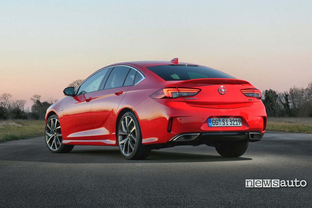 Opel Insignia GSi esterni