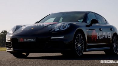 Guidare un’auto con lo smartphone con Huawei Mate 10 Pro